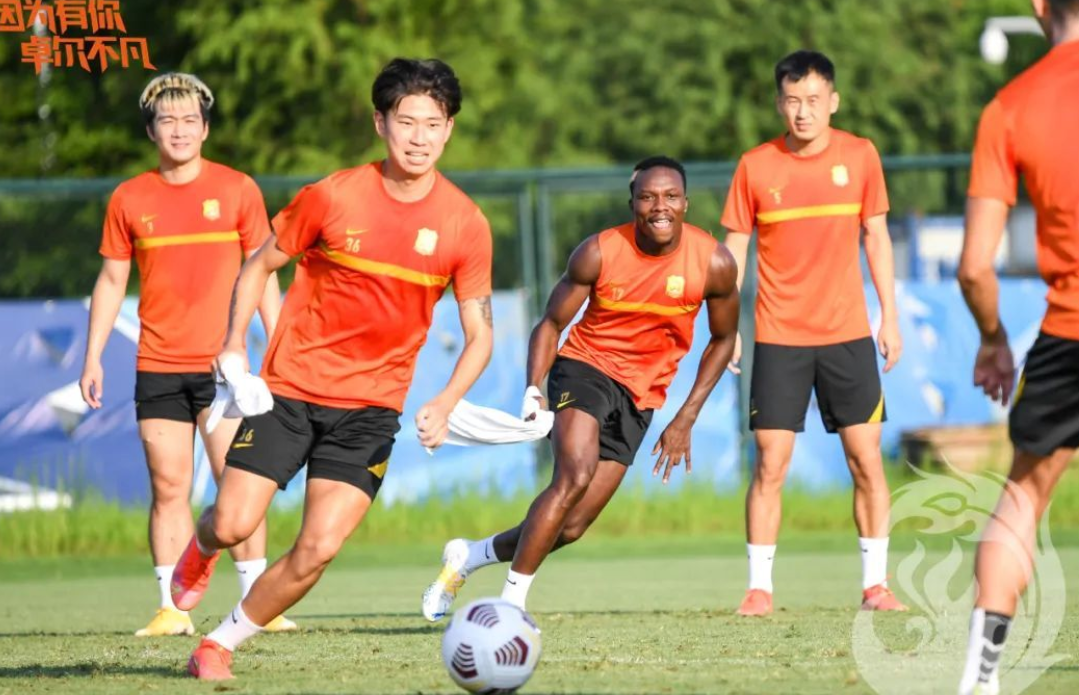 迈阿密热火状态回暖备战中超今晚迈阿密热火备战欧篮联，明尼苏达森林狼今晨复出首秀直接炸裂的简单介绍